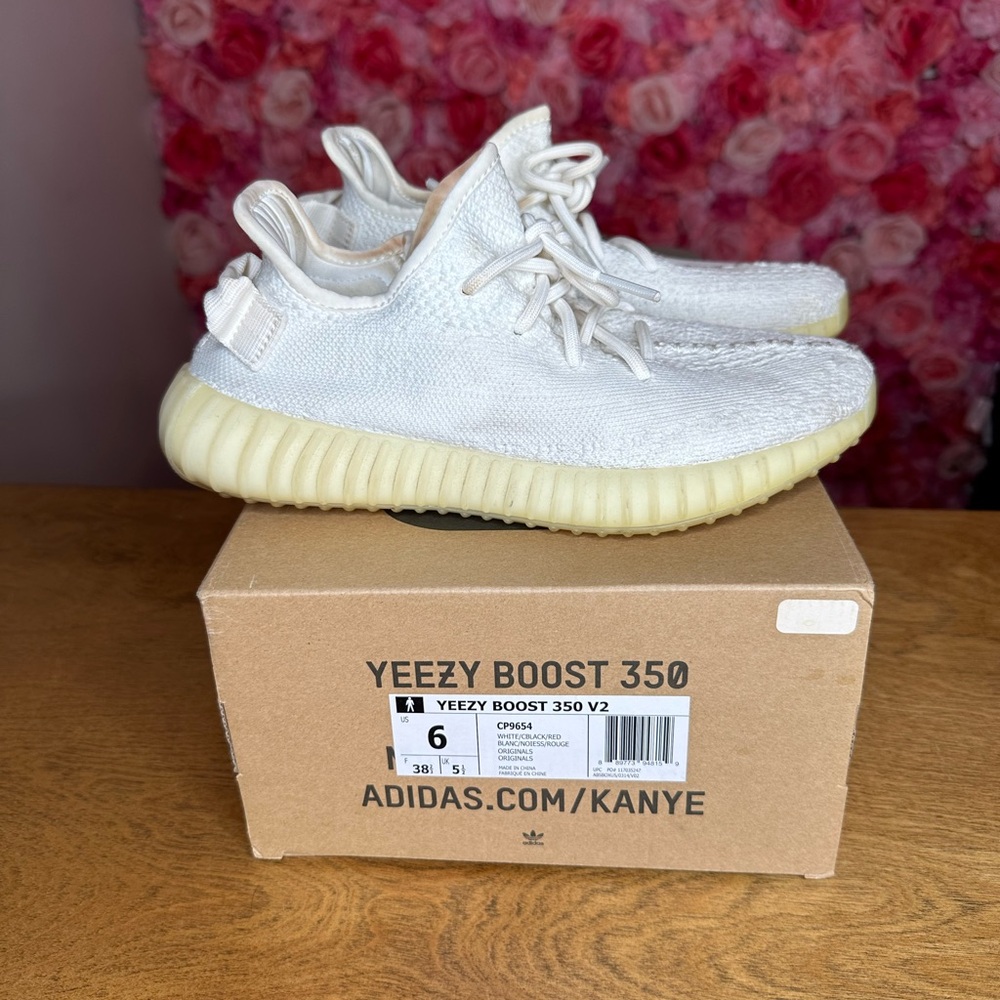 YEEZY white sneakers size 8